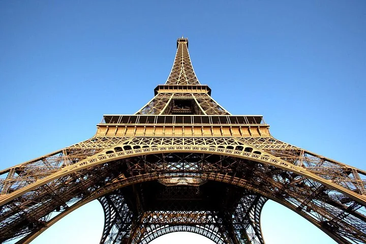Excursion à pied avec entrée à la tour Eiffel et au Louvre